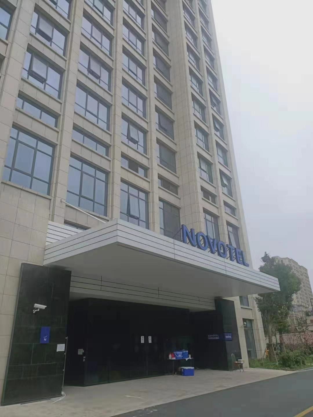 诺富特酒店玻璃幕墙项目