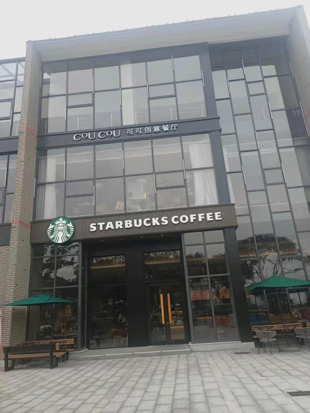 界龙商业街玻璃钢结构观光电梯项目