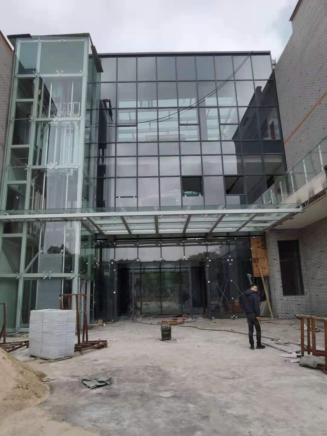 界龙商业街玻璃钢结构观光电梯项目