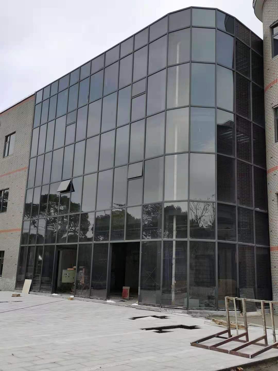 界龙商业街玻璃钢结构观光电梯项目